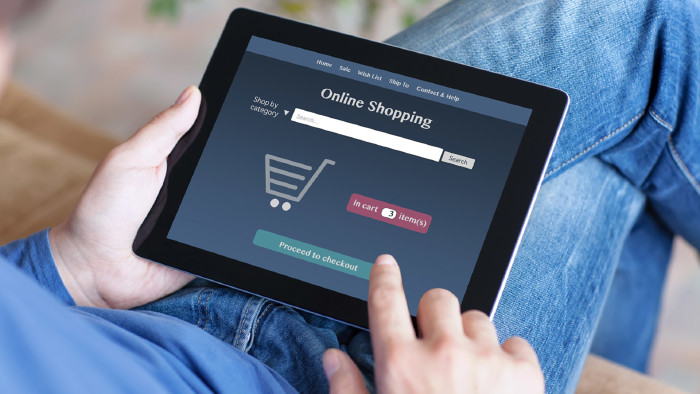 Online-Shopping per Tablet © Denys Prykhodov, stock.adobe.com Online-Shopping per Tablet © Denys Prykhodov, stock.adobe.com