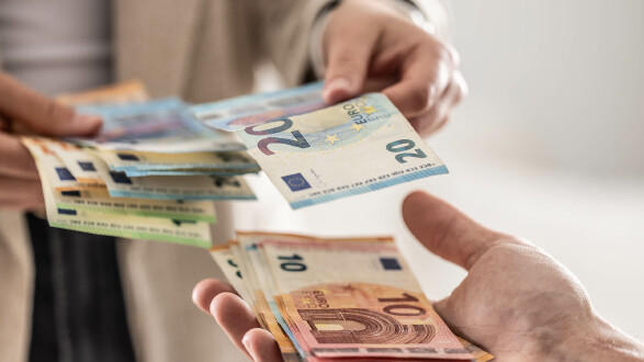 Barzahlung mit Geldscheinen