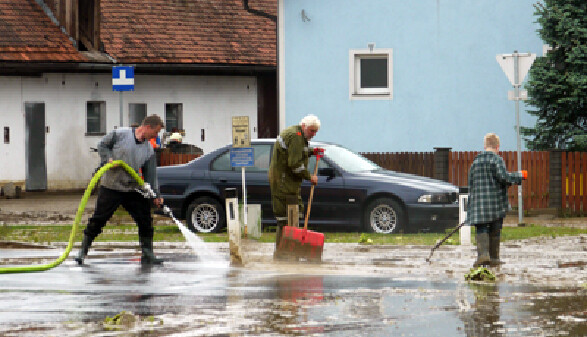 Hochwasser, aufräumen, Aufräumarbeiten, Schlamm