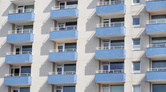 Fassade einer großen Hotelanlage