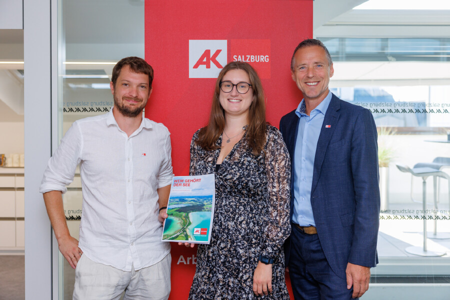 AK-Expert:innen Mag. Bernhard Baldinger MA, Mag.Julia Sperr und AK-Pr&auml;sidentPeter Eder