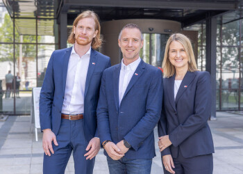 Mag. Dr. Tobias Hinterseer, Dir.-Stv., Peter Eder, AK-Präsident, MMag. Dr. Eva Stöckl, Direktorin