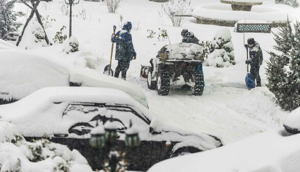 starker Schneefall verursacht Chaos